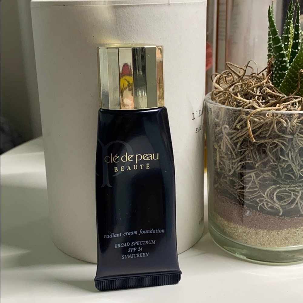 CPB Radiant Cream Foundation I10
